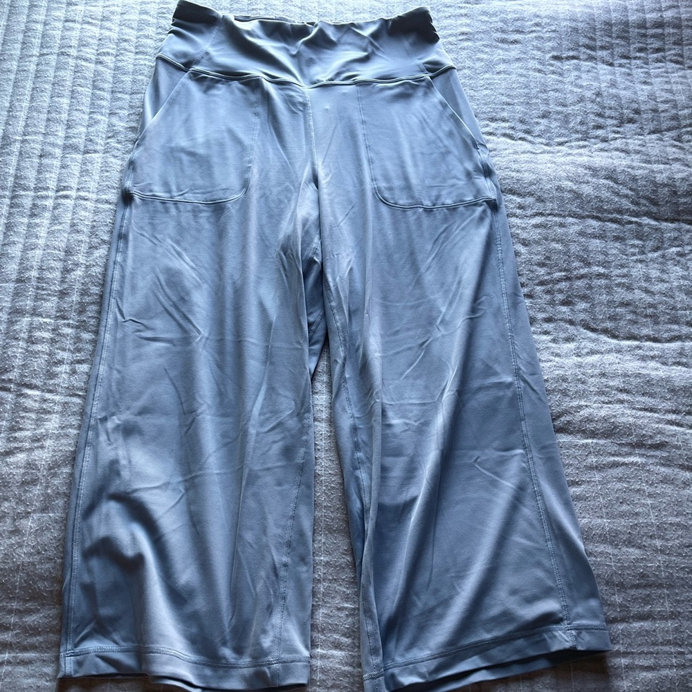 LIGHT GRAY LULULEMON SIZE 12 ALIGN HIGH RISE WIDE LEG CROPPED PANT